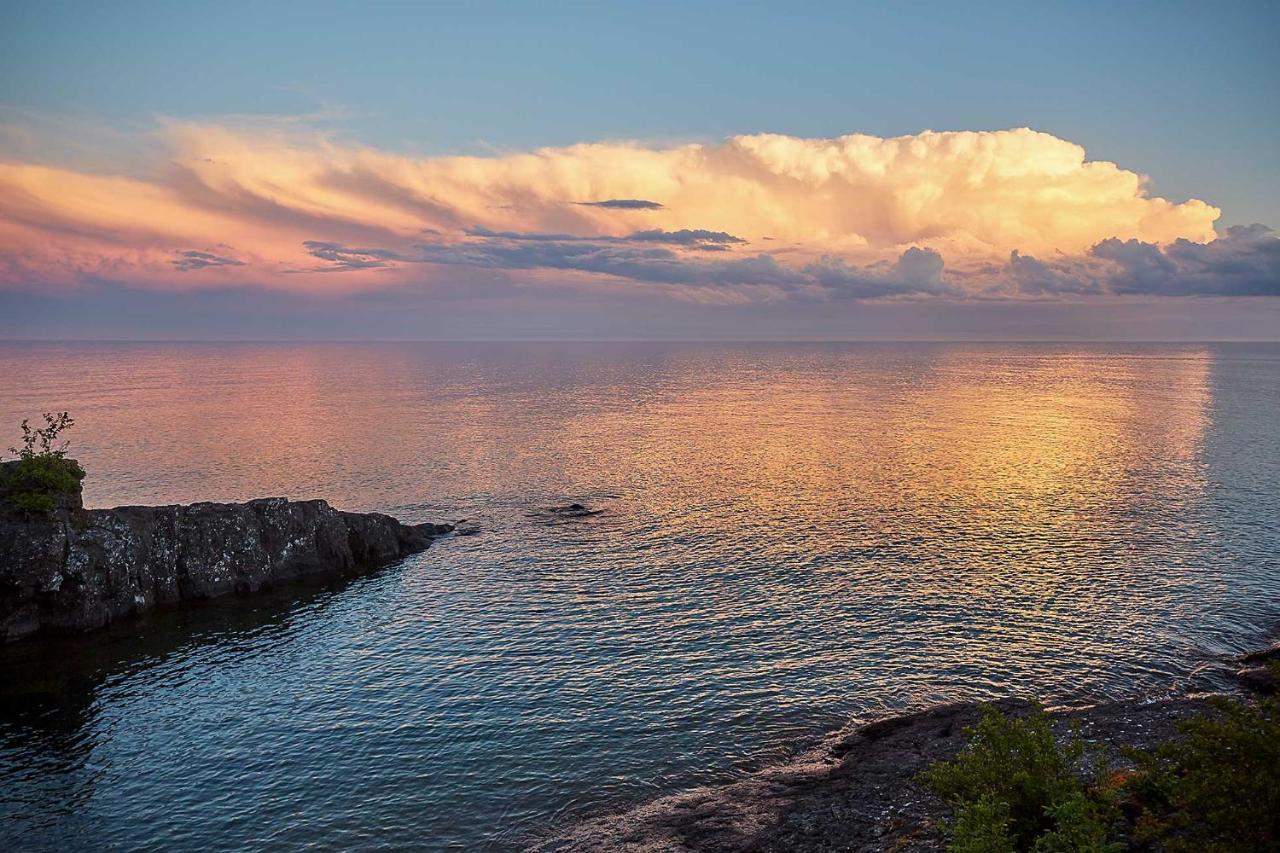 Reflections Cabin On Lake Superior - Near Lutsen Schroeder Bagian luar foto